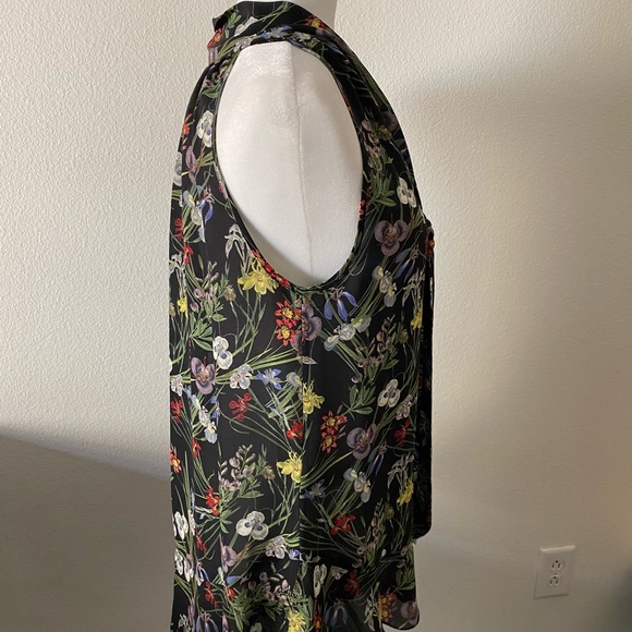 Max Studio Floral Tropical Tie Front Sleeveless Ruffle Blouse - Picture 4 of 15